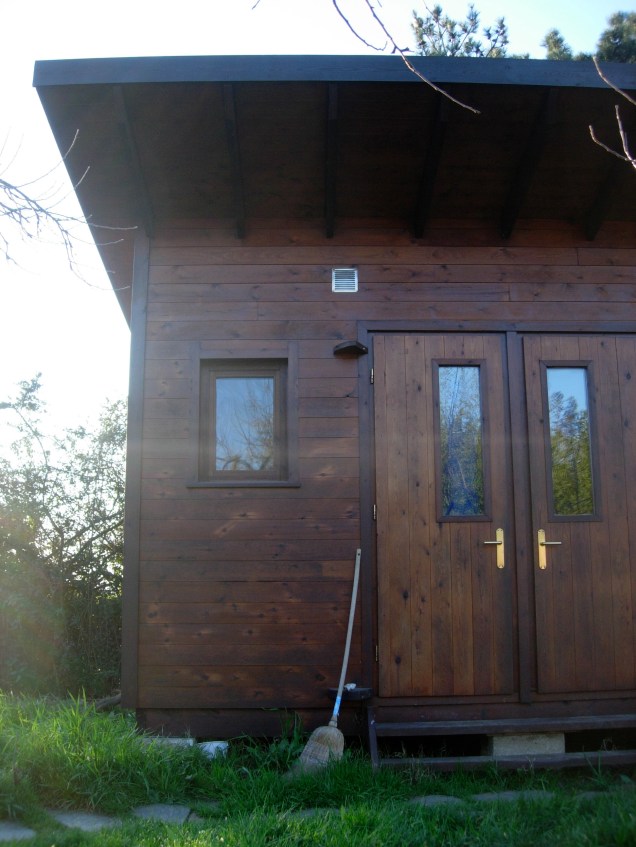 A cabin at Dhamma Neru Meditation Center